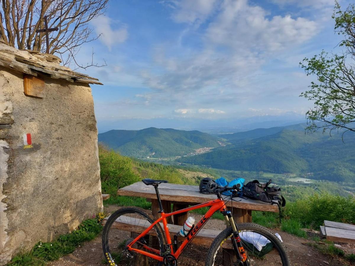 Due Camere E Una Bici Venasca Luaran gambar