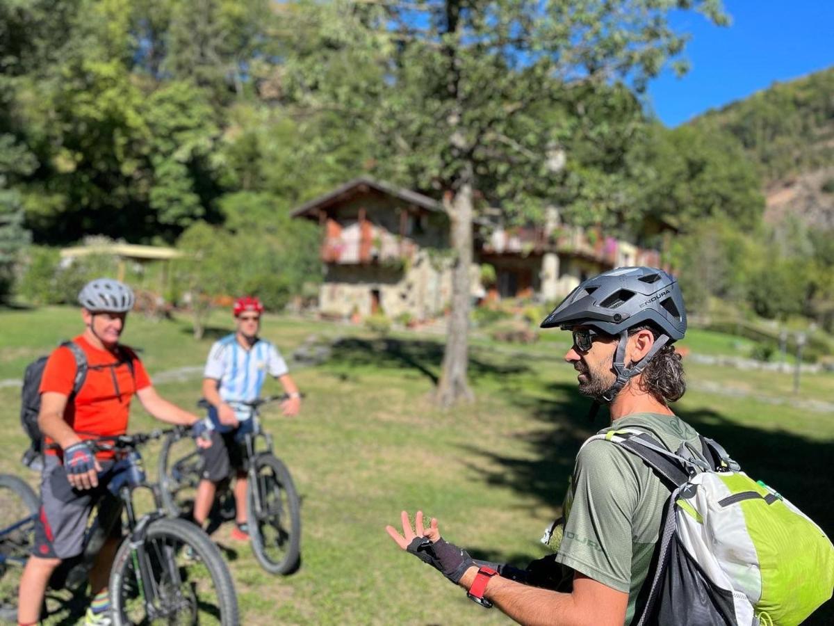 Due Camere E Una Bici Venasca Luaran gambar